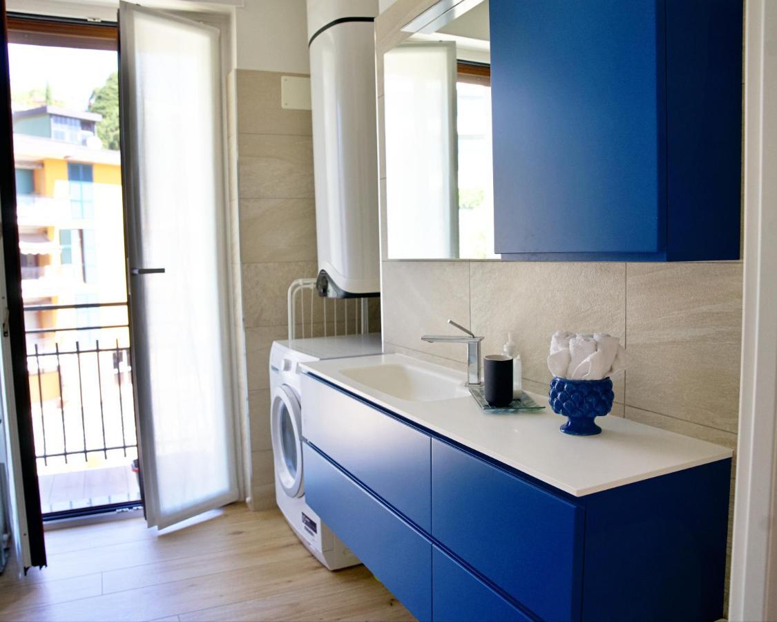 The Blue - Lake / City View Modern Apt Near Villa Olmo Como Bagian luar foto