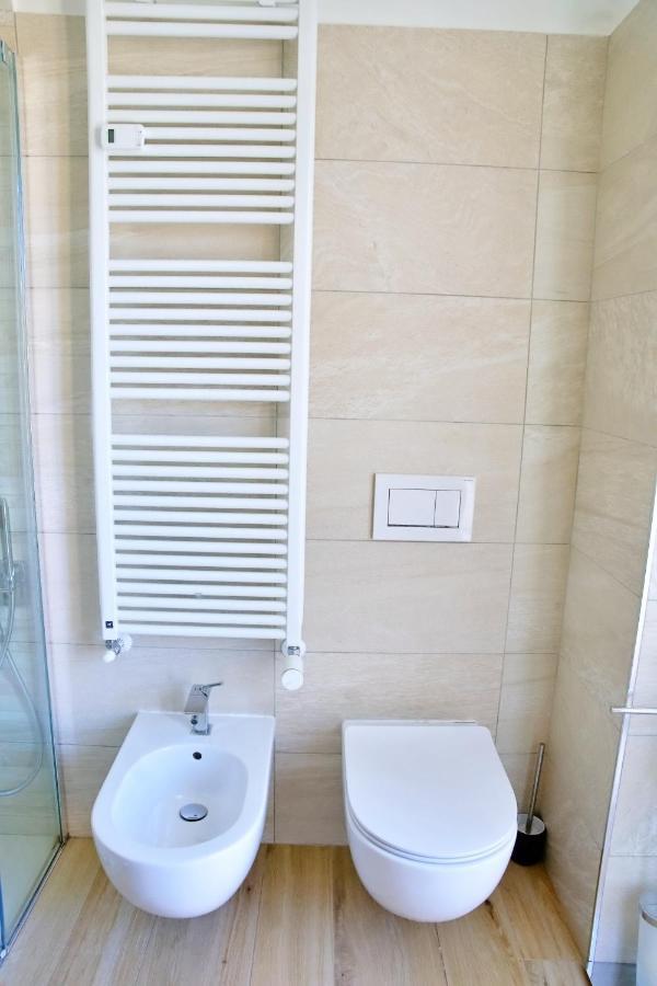 The Blue - Lake / City View Modern Apt Near Villa Olmo Como Bagian luar foto
