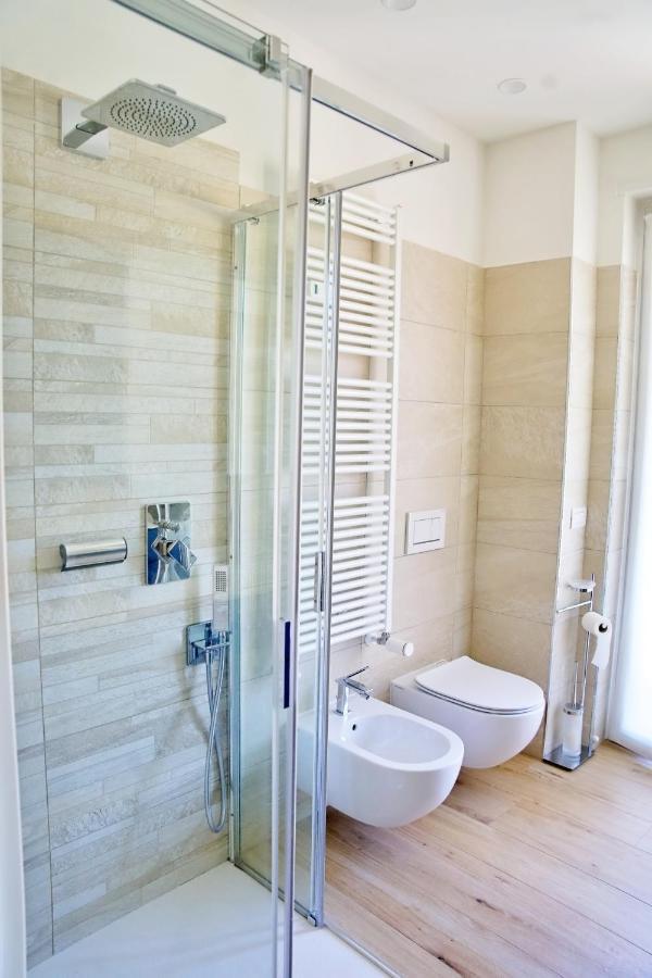 The Blue - Lake / City View Modern Apt Near Villa Olmo Como Bagian luar foto